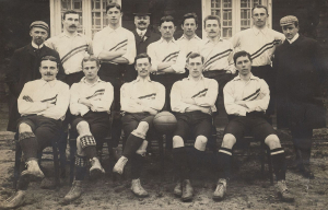 Nederlands elftal 1906, Cees van Hasselt, geheel links staand, naast de beroemde Bok de Korver