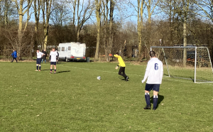 Tom zet aan voor een doeltrap